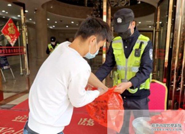 三亚市崖州区为留置湖北籍游客赠送崖州本土美食